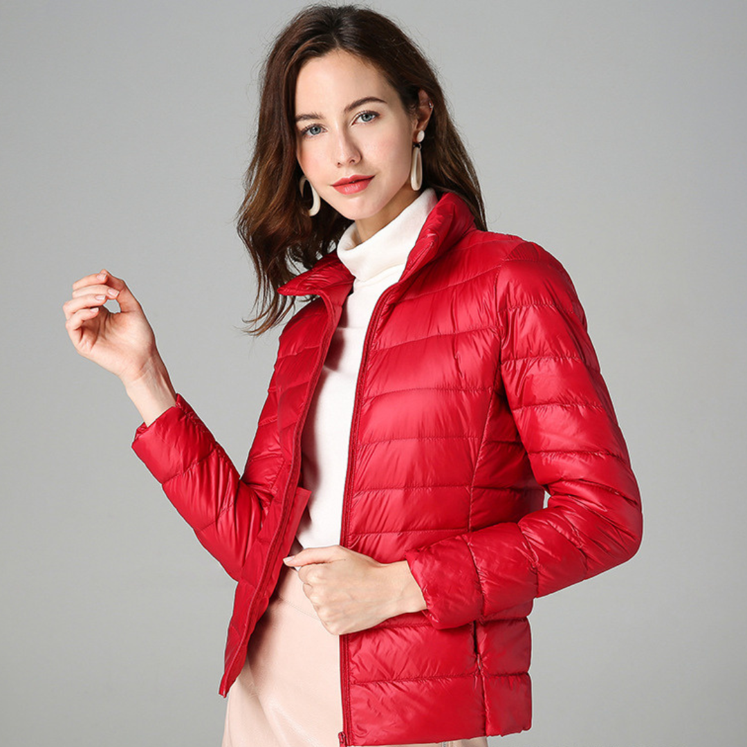 Myra™ | Chaqueta de plumas ultral ligera con sofisticados pliegues