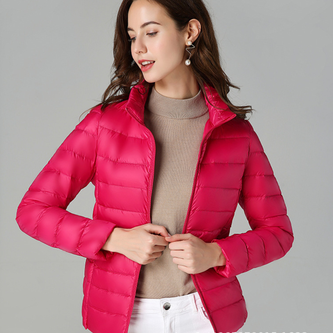 Myra™ | Chaqueta de plumas ultral ligera con sofisticados pliegues