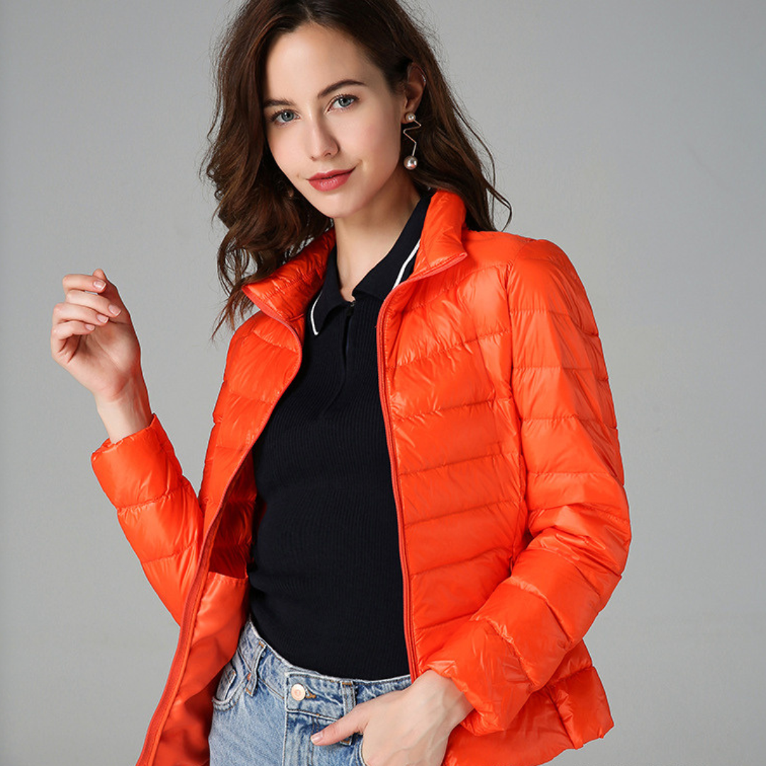 Myra™ | Chaqueta de plumas ultral ligera con sofisticados pliegues