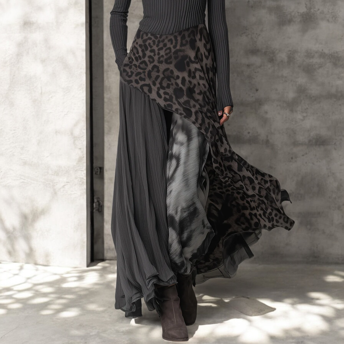 NKEM™ | Vestido Largo con Elegante Estampado de Leopardo y Fluidez Halagadora